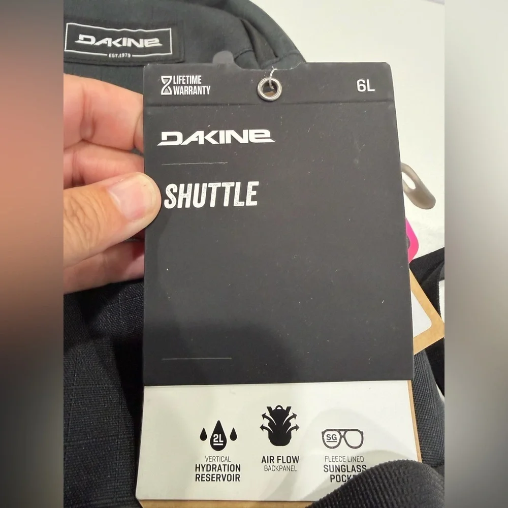 Dakine Shuttle 6L Hydration Backpack Black NWT Bag Pack Breathable Mesh Back